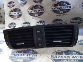Grila ventilatie centrala BMW Seria 1 E88 2012