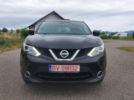Nissan Qashqai SUV an 2015 diesel euro 5 Km 183,000 carte servis