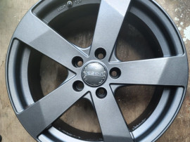 Jante aliaj 17 zoll marca Dezent, gama Volvo, cu senzori de presiune montati.