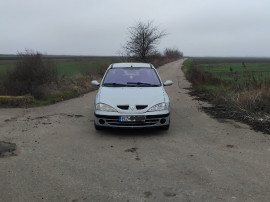 Renault. Megane. Benzină.