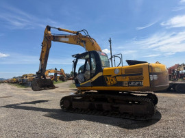 Dezmembrez excavator pe senile JCB JS210 LC