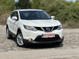 Nissan Qashqai 2WD*1.5 diesel*2017 luna 04*navigatie*factura+fiscal si nr.rosii
